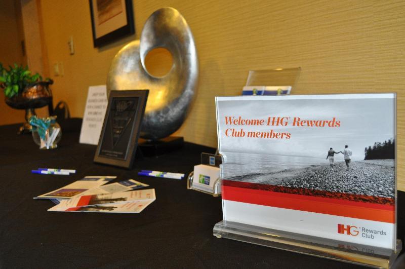 Holiday Inn Express Hotel & Suites Kansas City - Grandview By Ihg Dış mekan fotoğraf